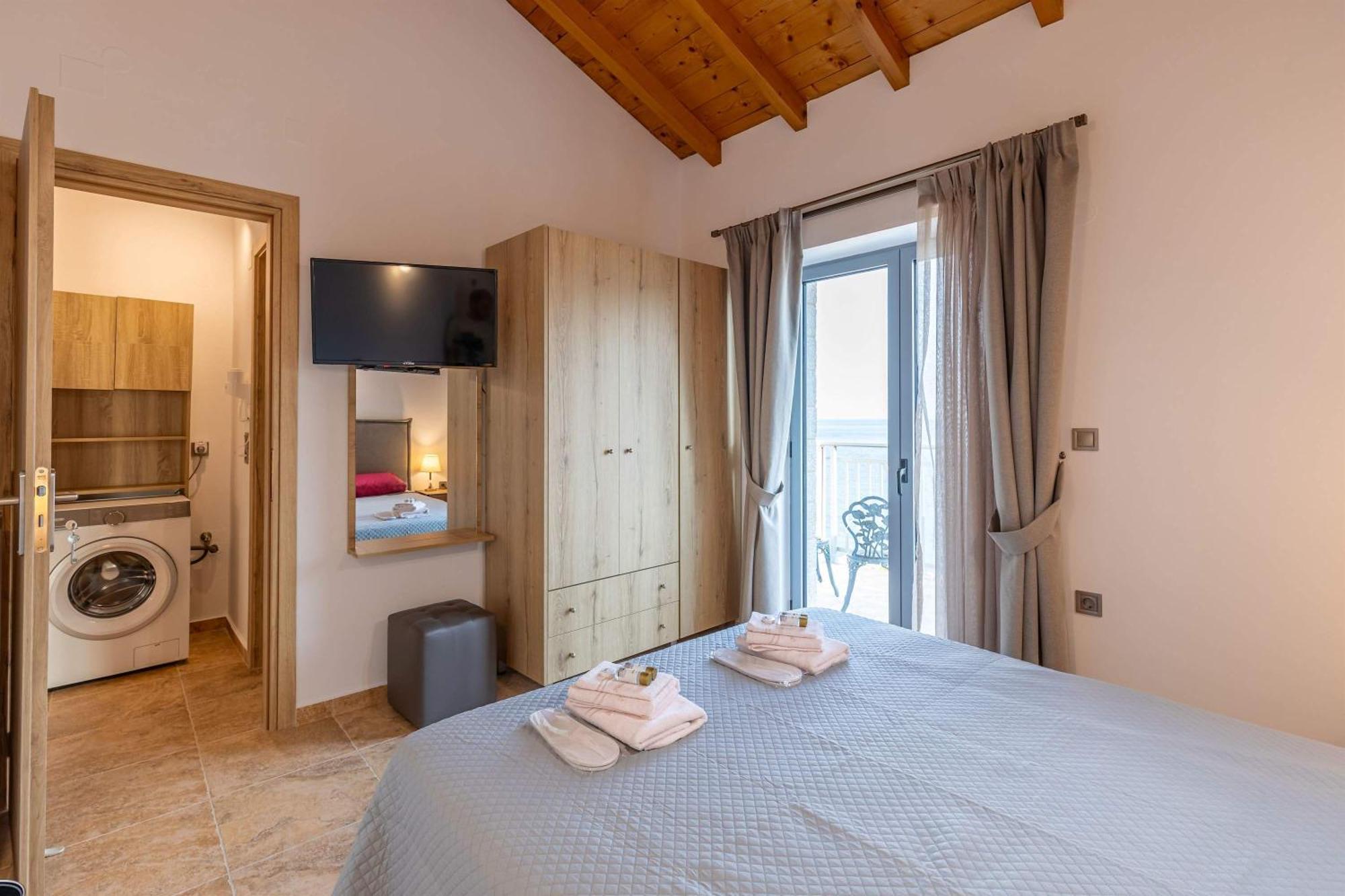 Katerina'S Villas - Monemvasia Beachfront Stone Paradise ภายนอก รูปภาพ