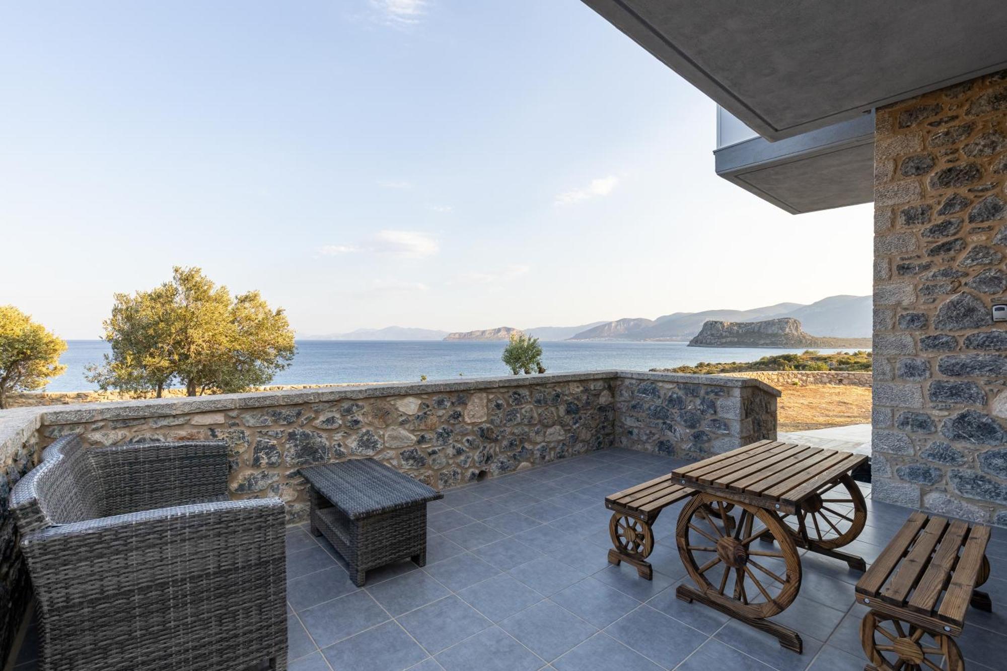 Katerina'S Villas - Monemvasia Beachfront Stone Paradise ภายนอก รูปภาพ